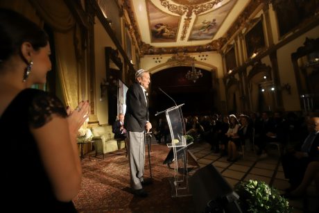 Elio Berhanyer en su discurso de agradecimiento.