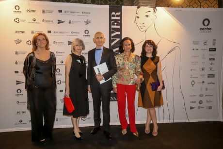 Modesto Lomba con la directora de ACME, Pepa Bueno, Sonsoles Díez de Rivera y Helena López del Hierro, directora del Museo del Traje.