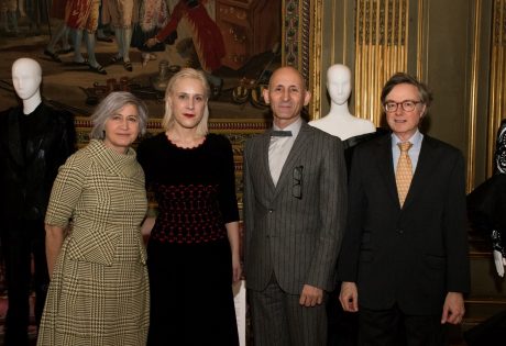 PEPA BUENO, MIREN ARZALLUZ (DIRECTORA DEL MUSEO GALLIERA, MODESTO LOMBA Y FERNANDO CARDERERA (EMBAJADOR DE ESPAÑA EN FRANCIA)