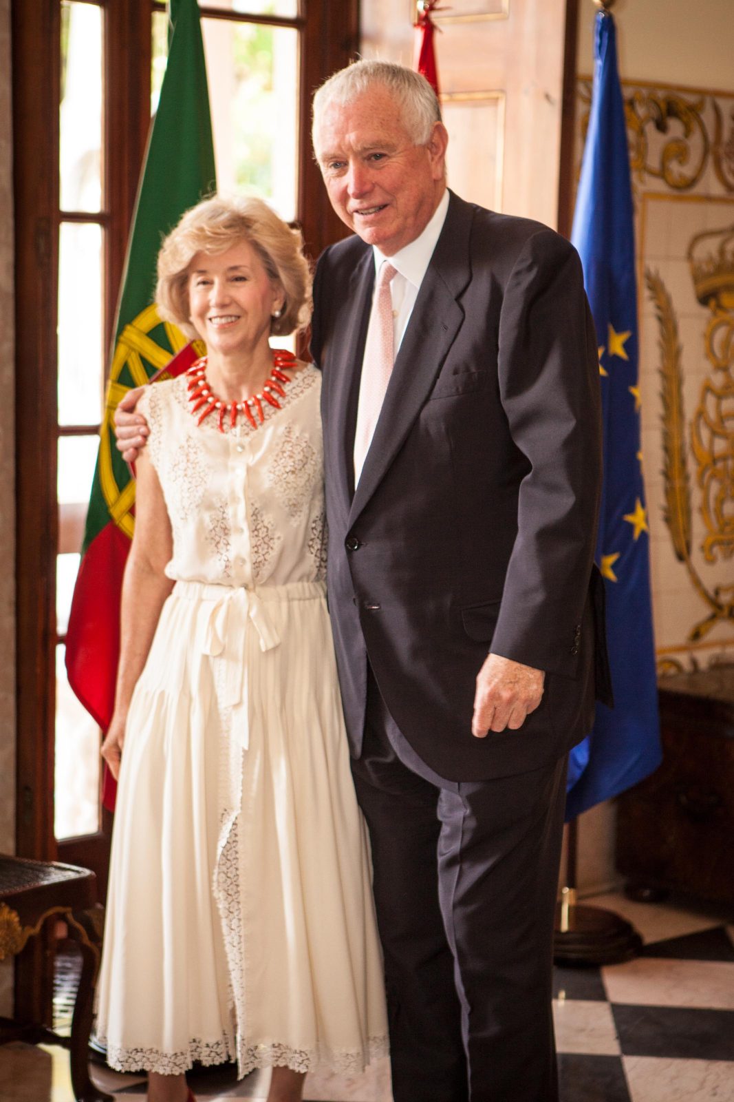 El embajador D. Eduardo Junco, con su esposa, Dña. Pilar Baselga