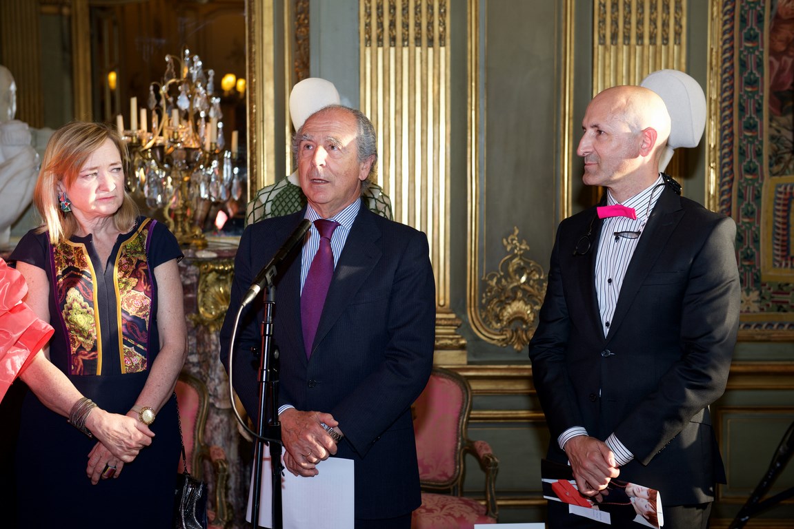 Begoña Torres, subdirectora general de Promoción de las Bellas Artes, el Embajador Ramón de Miguel, y Modesto Lomba