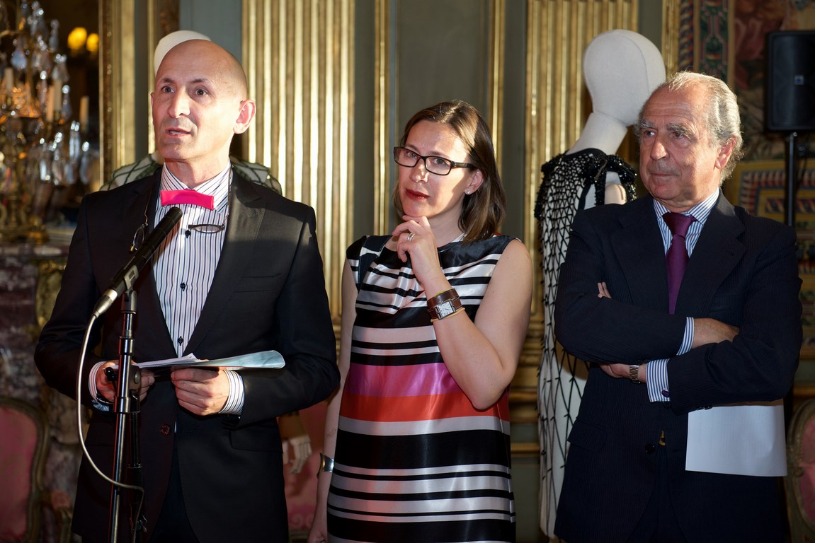 Modesto Lomba; Elena Pérez Villanueva, consejera de la Embajada y el embajador, Ramón de Miguel