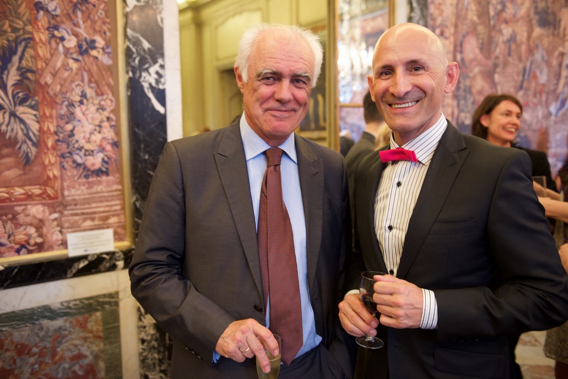 Santigo Mendioroz, Consejero Económico y Comercial de la Embajada de España en París, con Modesto Lomba