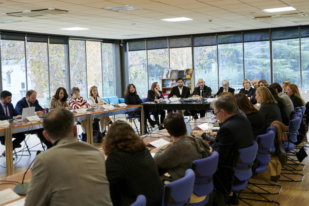 5-mesa-de-trabajo-jornada-de-la-moda-de-autor-111224-0018