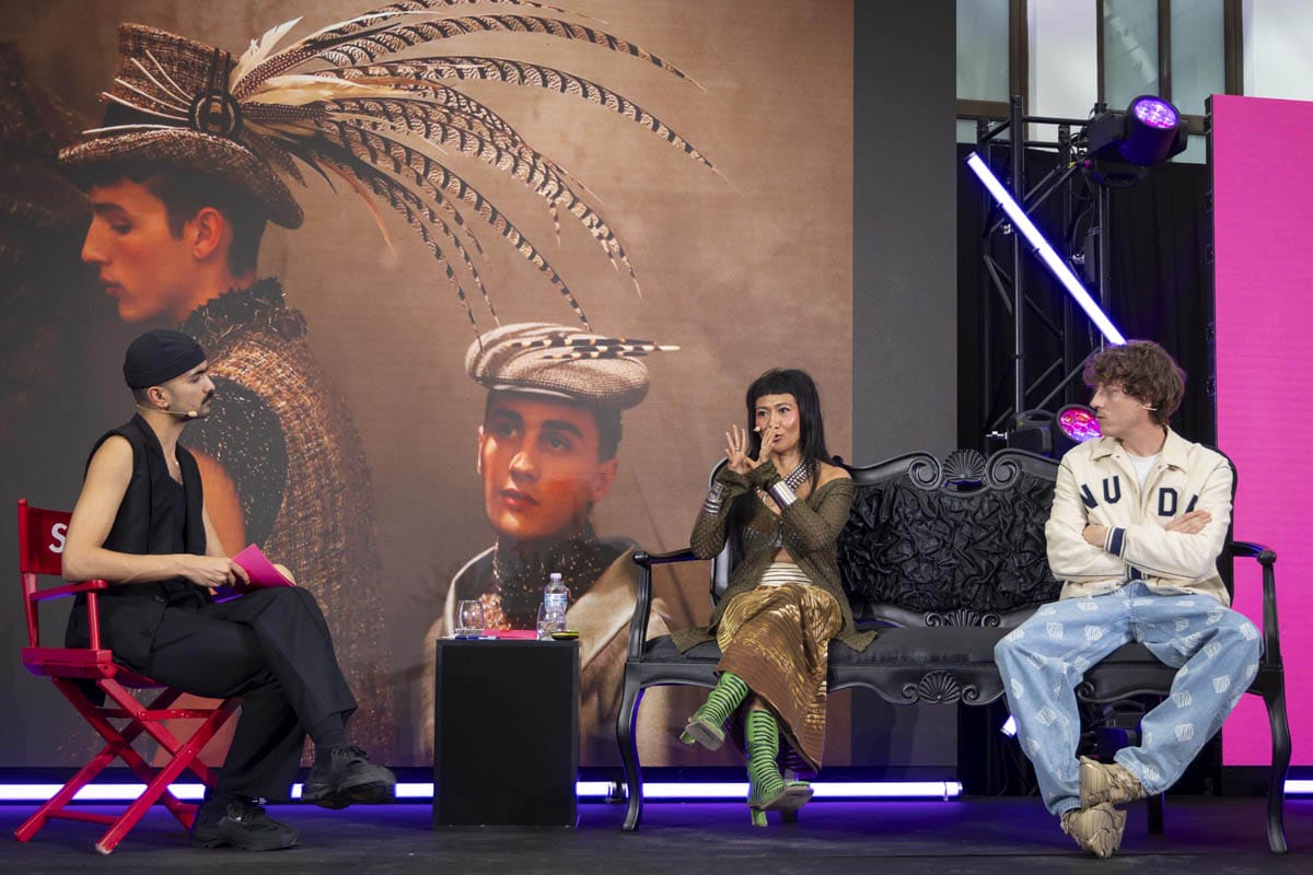 MAMFF4-Carla Paucar y Gerard Estadella junto a Juan José Jaimes