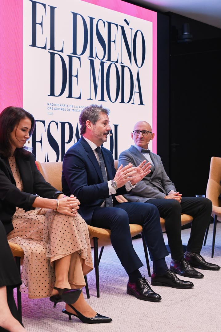 web-presentación-informe-económico-acme-modaes-171125-0035