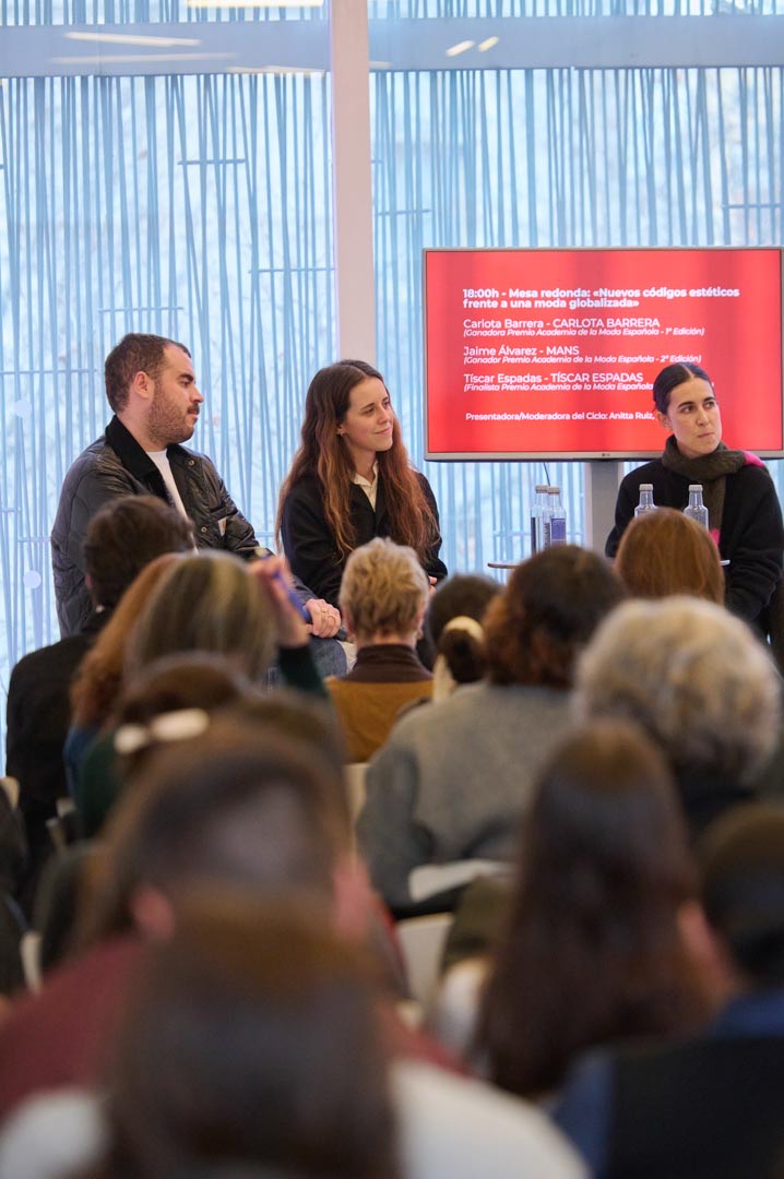 madrid-design-festival-web-mesa-2-mans-carlota-barrera-tiscar-espadas-ciclo-de-diseño-de-moda-FAME-MDF-0042