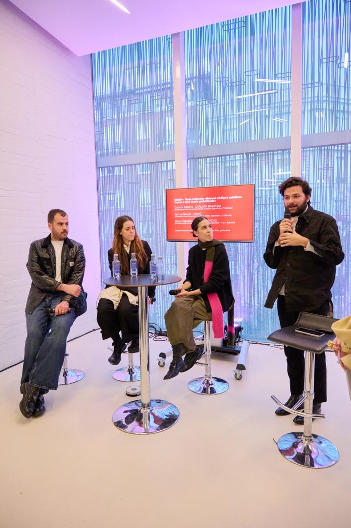 madrid-design-festival-web-mesa-2-mans-carlota-barrera-tiscar-espadas-ciclo-de-diseño-de-moda-FAME-MDF-0058