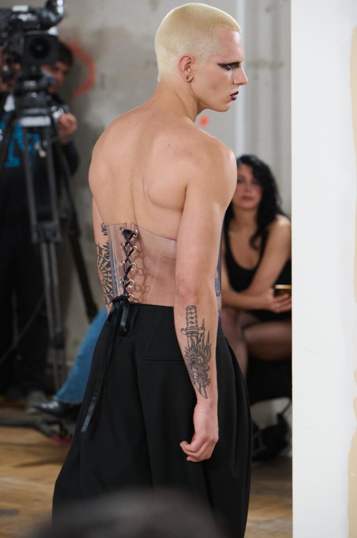 web-acromatyx-mbfwm-oi26-acme-pablopaniagua-0005