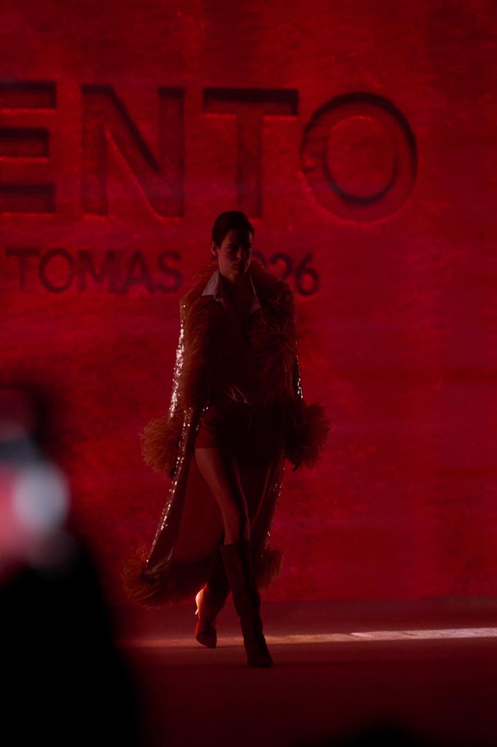 web-mechen-tomas-mbfwm-oi26-acme-pablopaniagua-0001