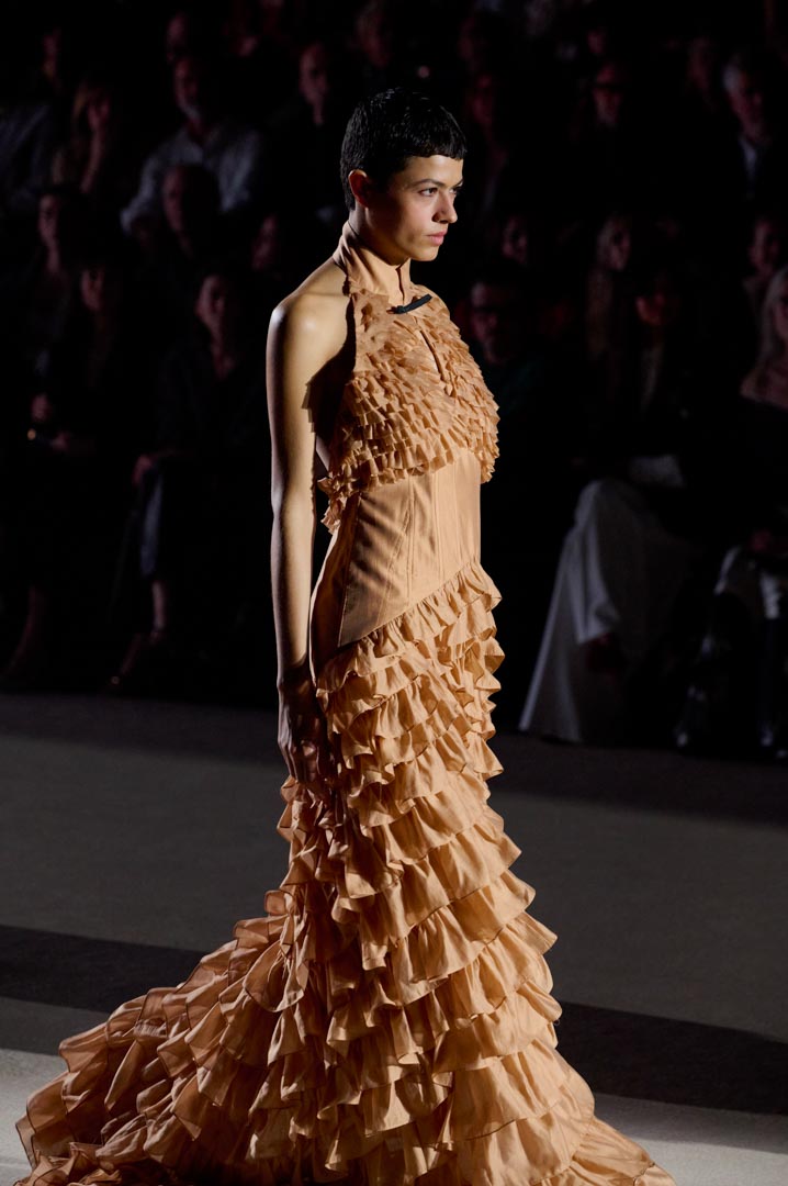 web-mechen-tomas-mbfwm-oi26-acme-pablopaniagua-0012