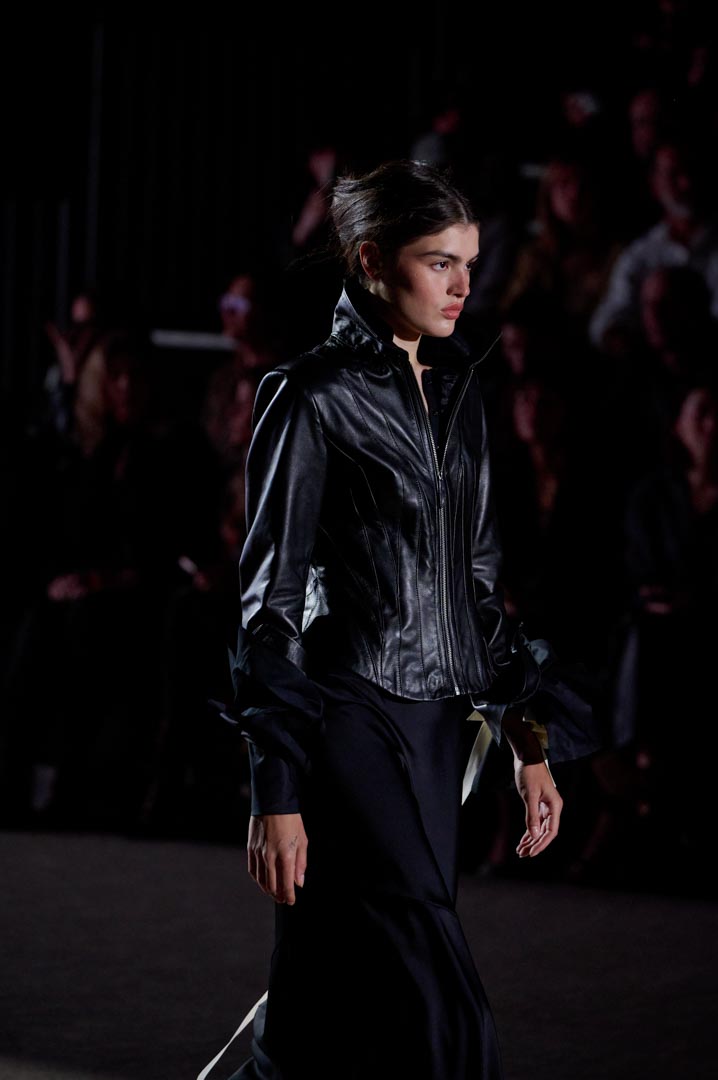 web-mechen-tomas-mbfwm-oi26-acme-pablopaniagua-0030