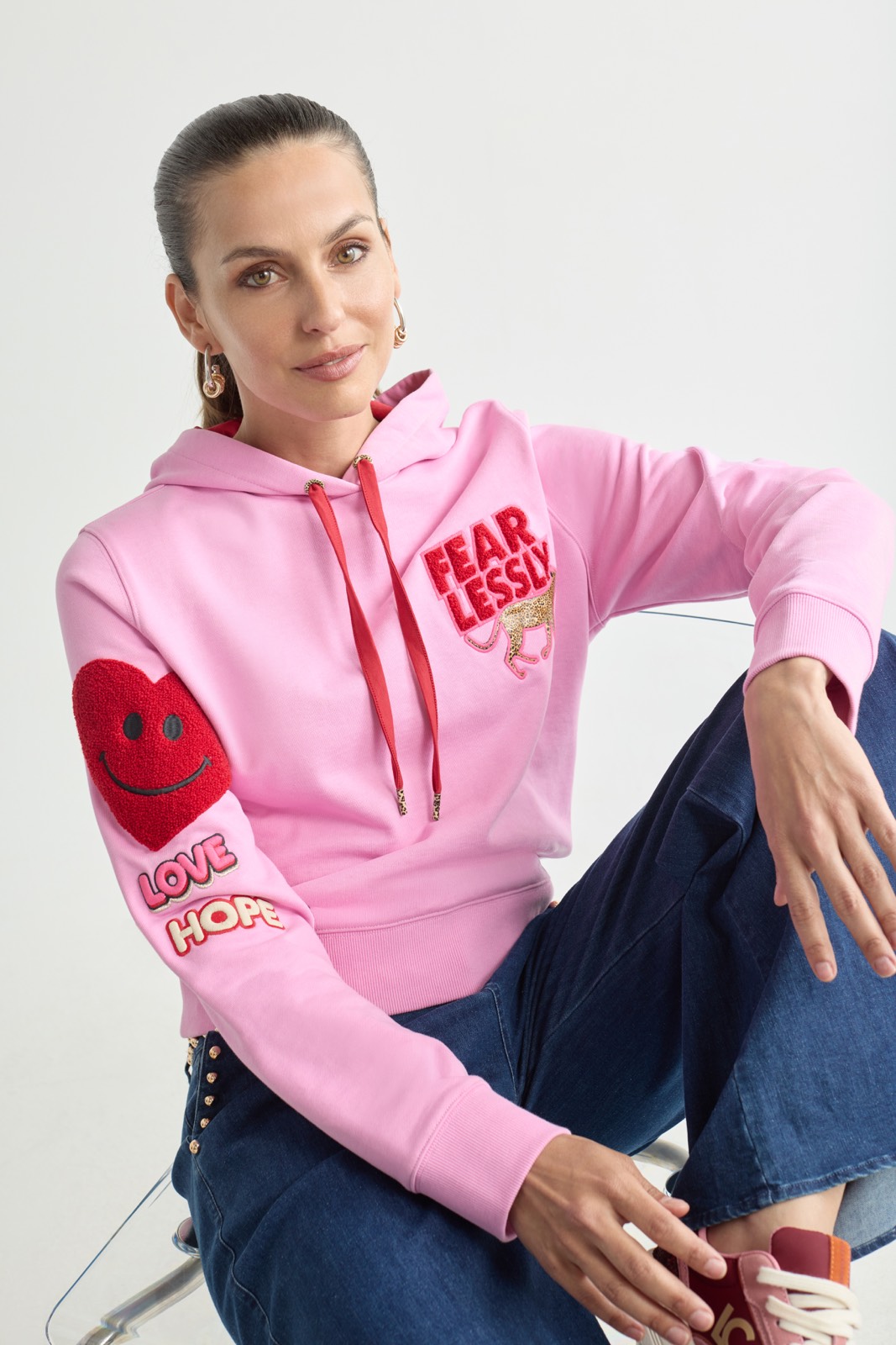lola-casademunt-fearlessly-sudadera-LF2611043_024_8