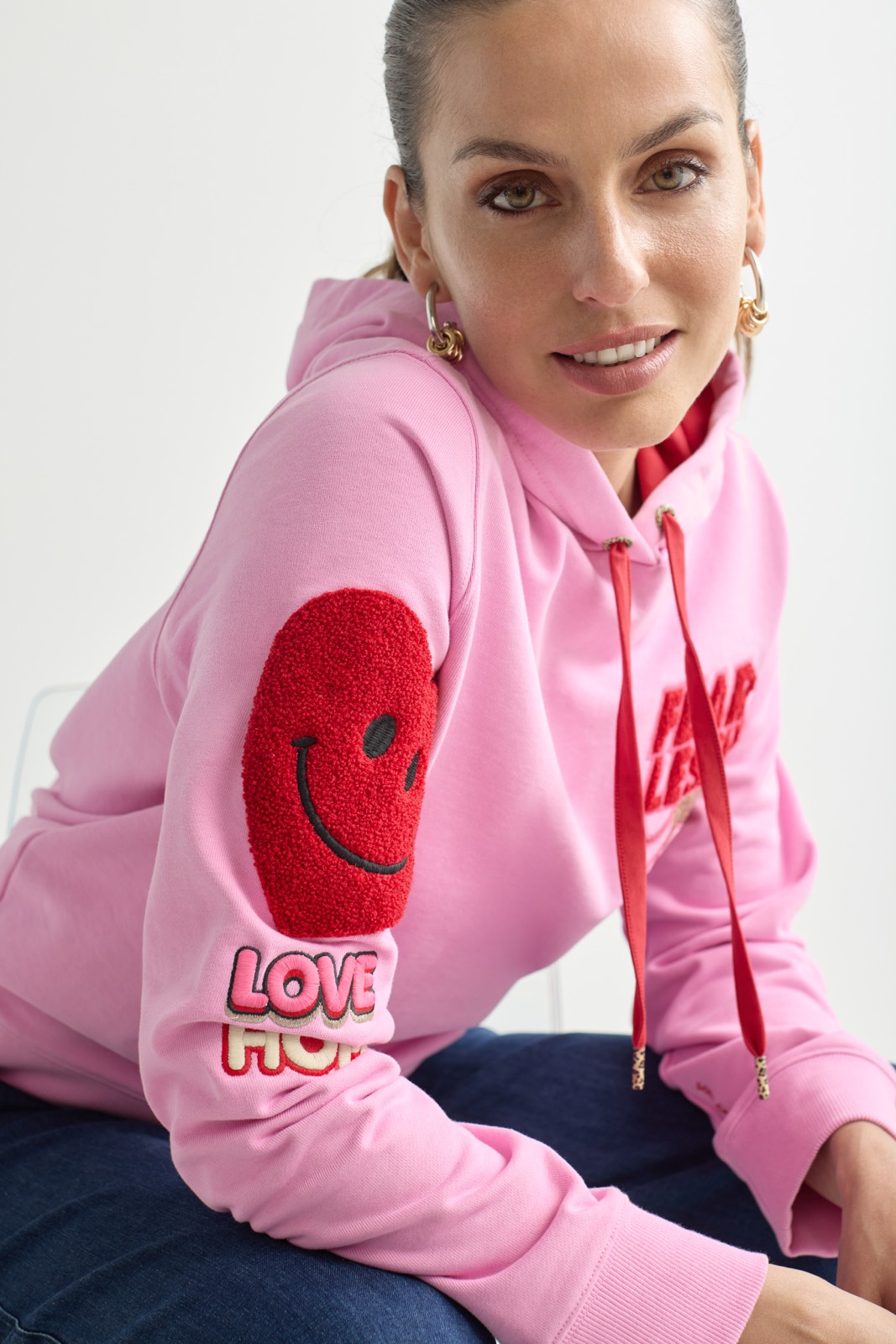 lola-casademunt-fearlessly-sudadera-LF2611043_024_9