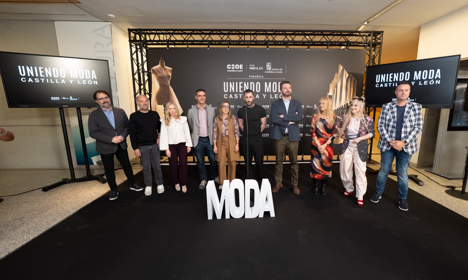 uniendo moda castilla y leon - disenadores noveles -9